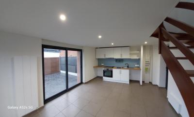 Maison T2 duplex avec grande cour extérieure