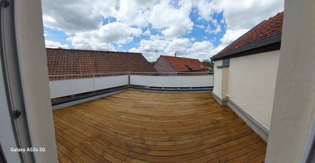 A louer T3 Centre Ville Templeuve avec Terrasse de toit + Pkg